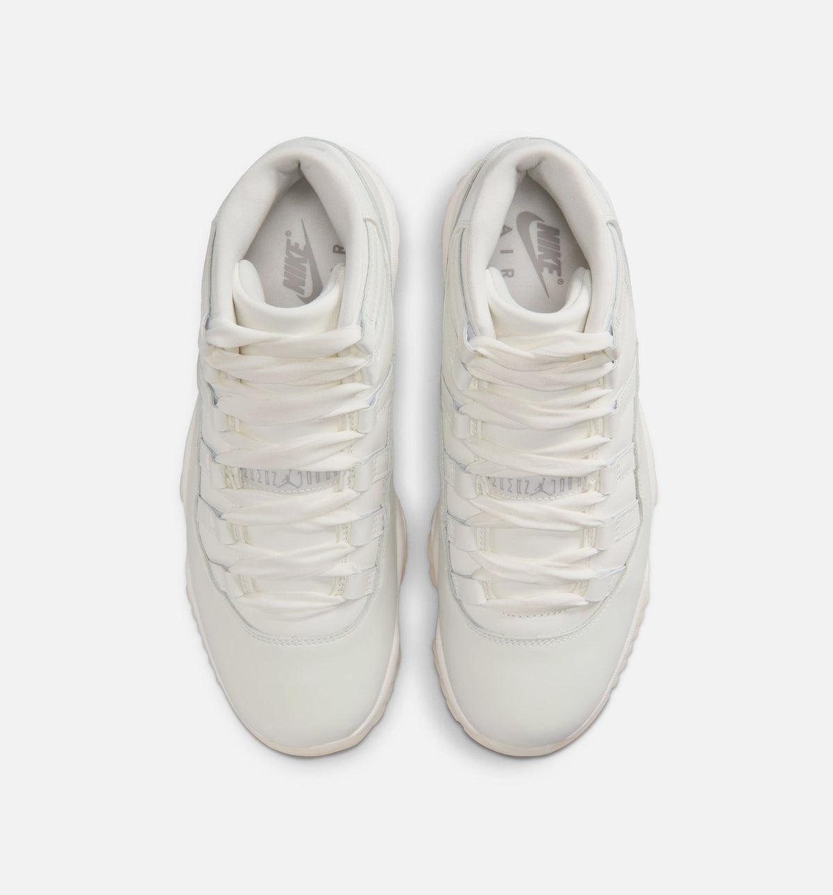 Air Jordan 11 Retro Pearl 女款生活方式运动鞋 - 帆布白/珍珠灰/白色/金属银