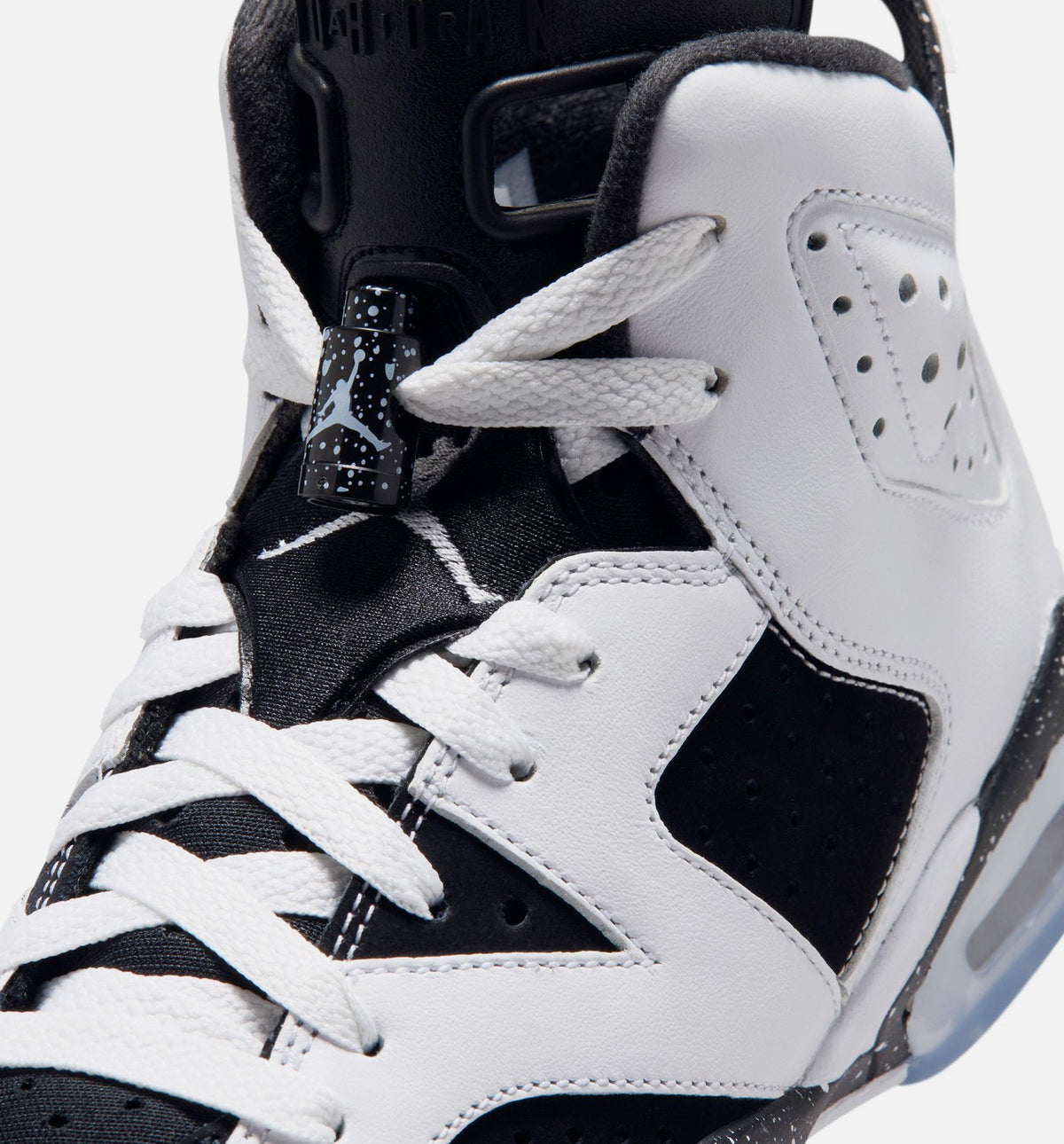 Air Jordan 6 Retro Black And White 小学生生活方式运动鞋 - 黑色/白色