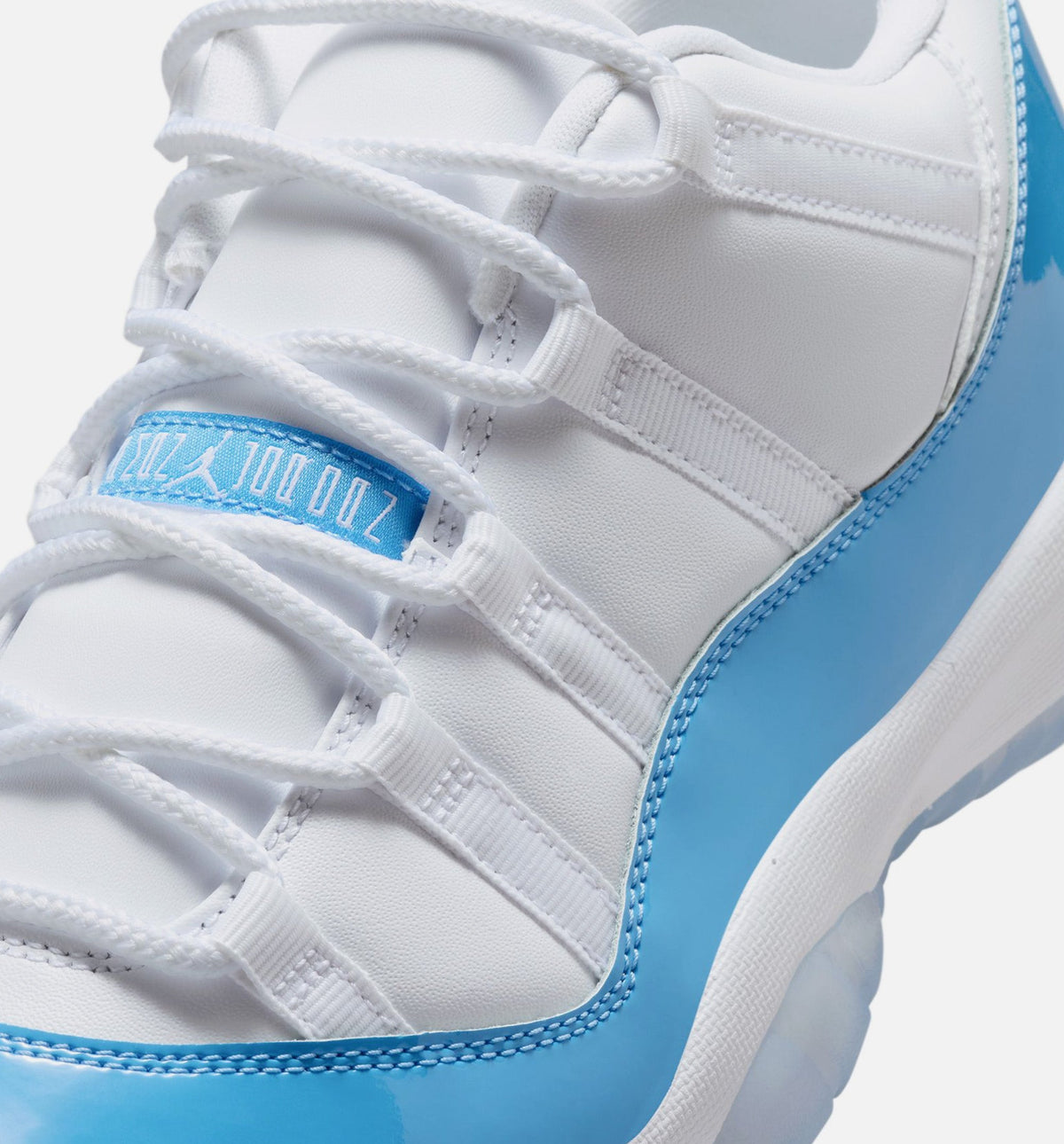 Air Jordan 11 Retro Low University Blue 男款生活方式运动鞋 - 白色/大学蓝/黑色