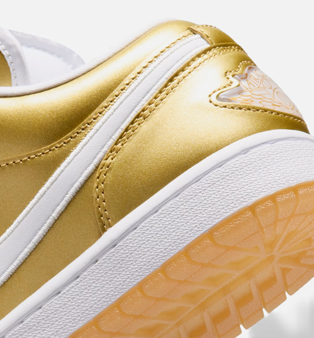 Air Jordan 1 Low - 女款生活方式运动鞋（金/白/橡皮黄）