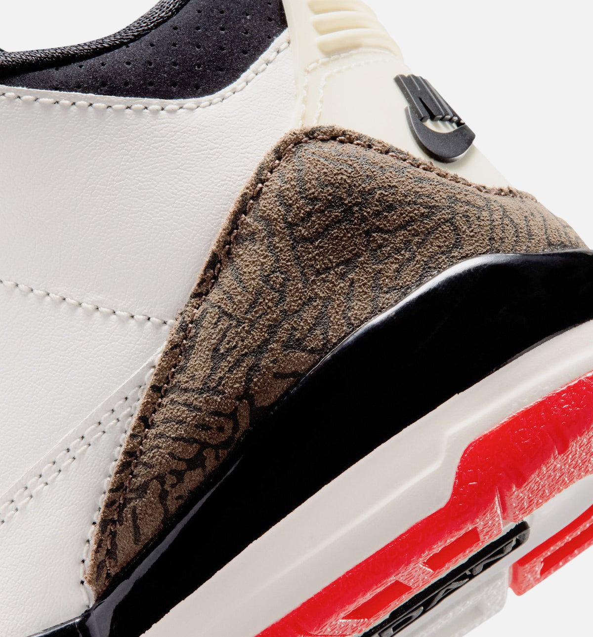 Air Jordan 3 Retro Sail and University Red - 学前儿生活方式运动鞋（帆布白/黑/大学红/淡象牙）
