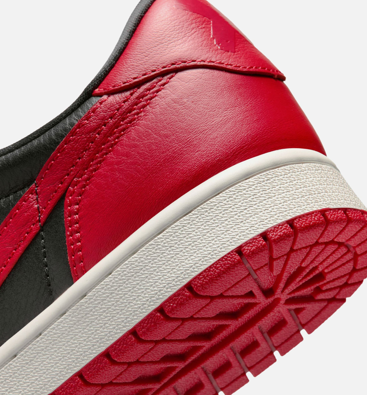 Air Jordan 1 Retro Low OG Banned - 男款生活方式运动鞋（黑/红/峰白)