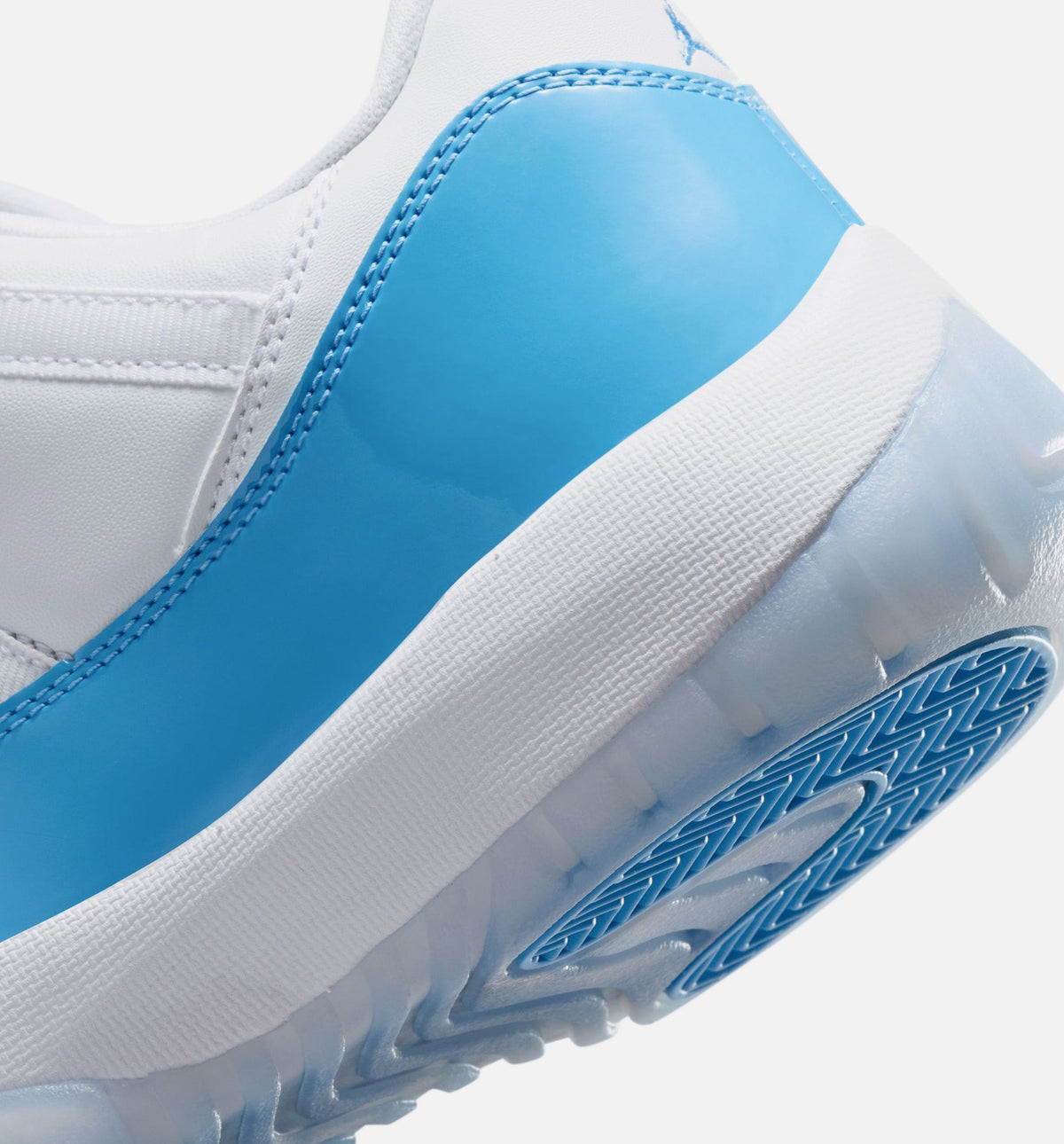 Air Jordan 11 Retro Low University Blue 男款生活方式运动鞋 - 白色/大学蓝/黑色