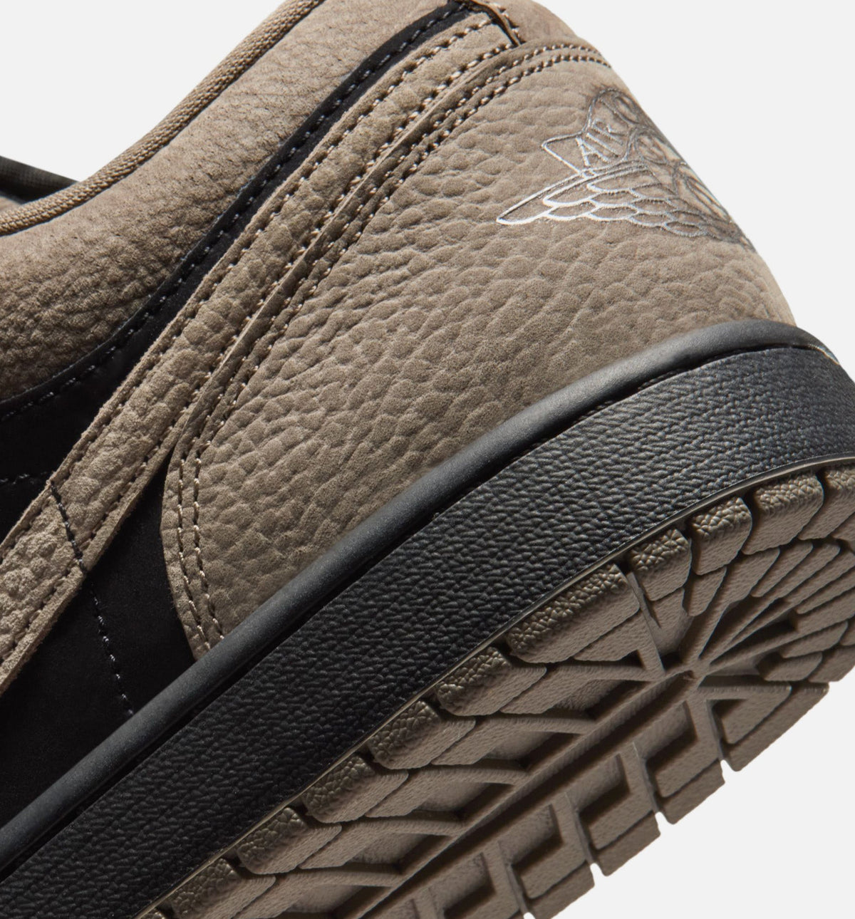 Air Jordan 1 Low SE - 男款生活方式运动鞋（黑/橄榄灰/淡芒果黄）