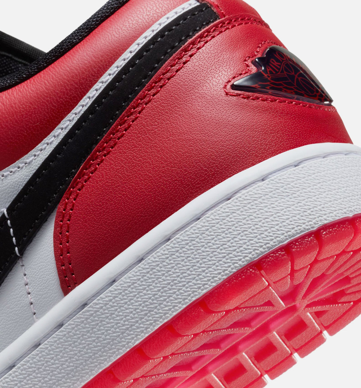 Air Jordan 1 Low SE - 男款生活方式运动鞋（白/红/黑）